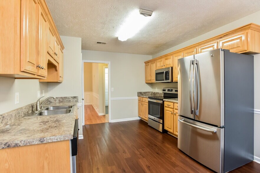 Building Photo - 5007 Monaco Dr