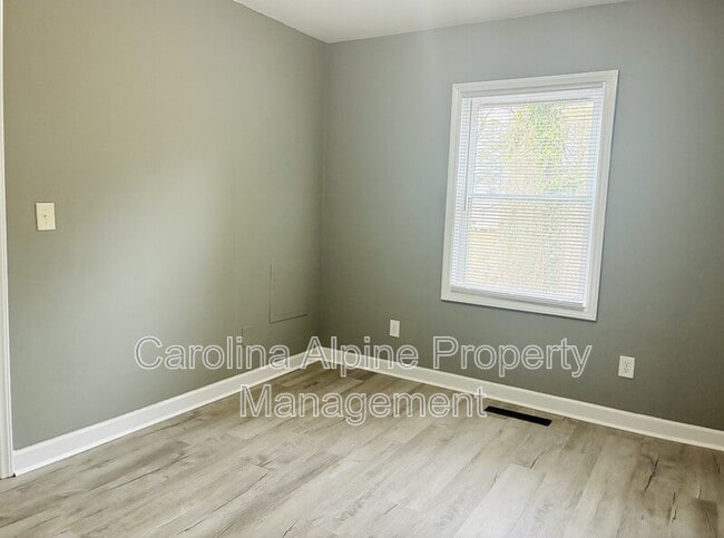 Building Photo - 1016 W Mauney Ave