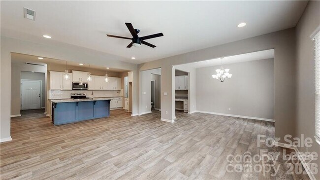 Building Photo - 8550 River Ridge Dr