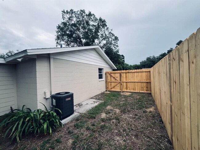 Building Photo - 5323 Satsuma Dr