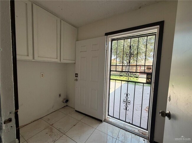 Building Photo - 108 W La Quinta Dr