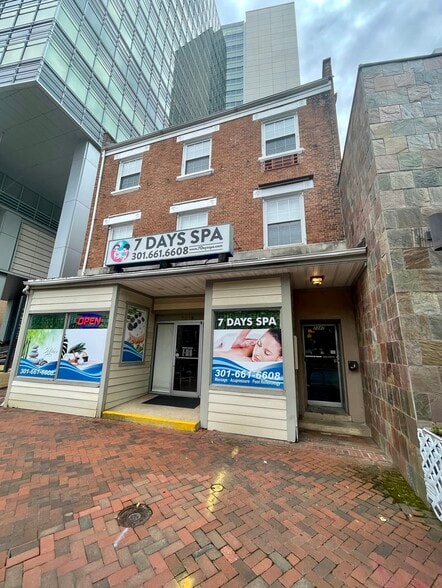 Private Entrance Next to spa - 7347 Wisconsin Ave