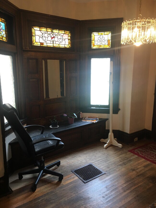 Building Photo - 2949 Zephyr Ave