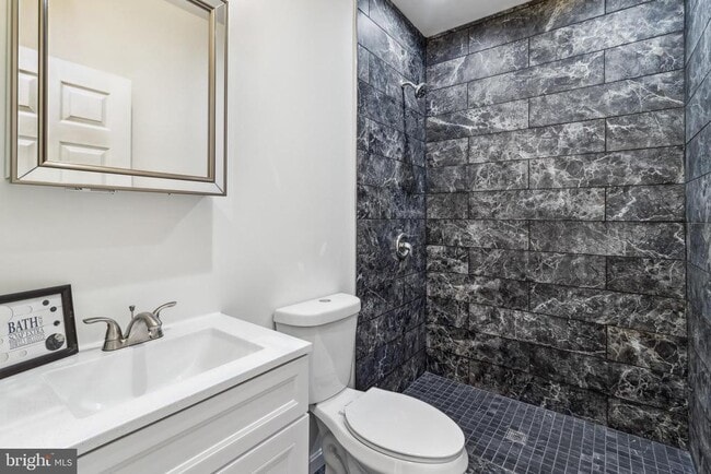 Building Photo - 912 N Milton Ave