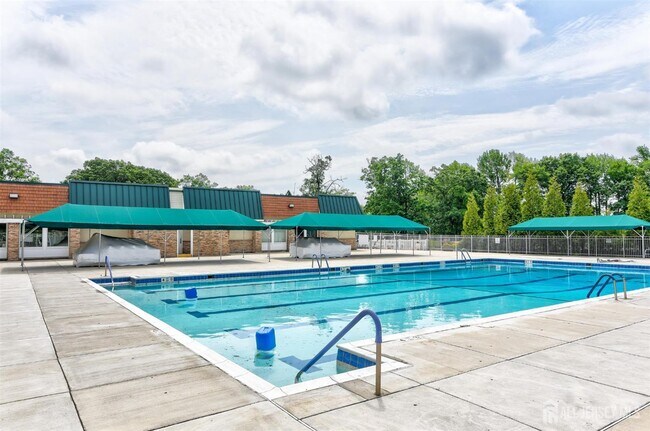 Building Photo - 368B Metuchen Dr