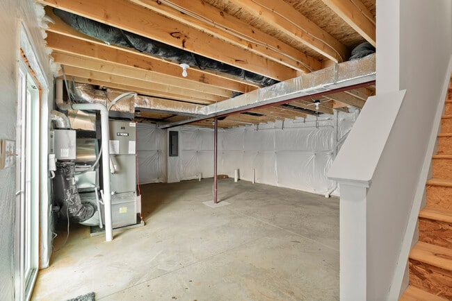 Building Photo - 161 Robinia Rd