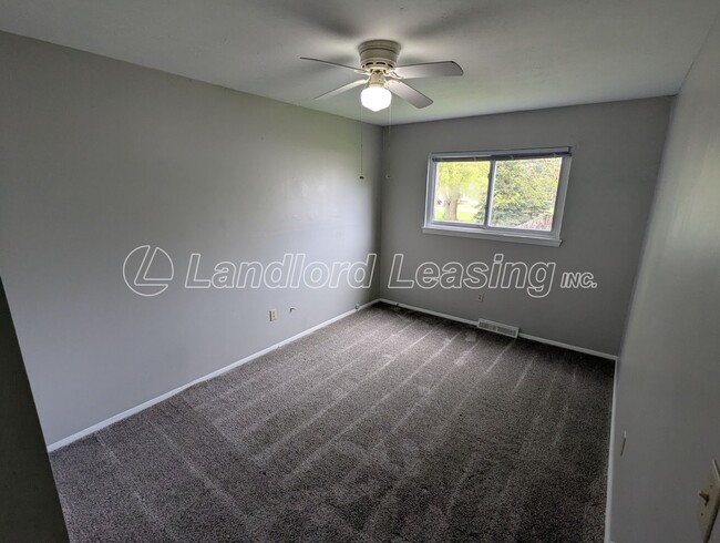 Building Photo - Spacious Split-Level Home with Updates in ...