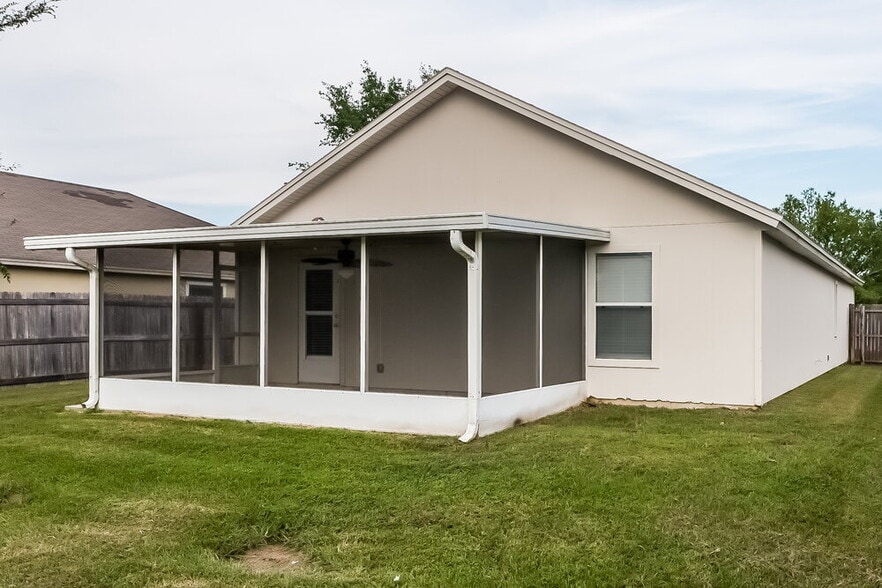 Building Photo - 2041 Hunters Trace Cir