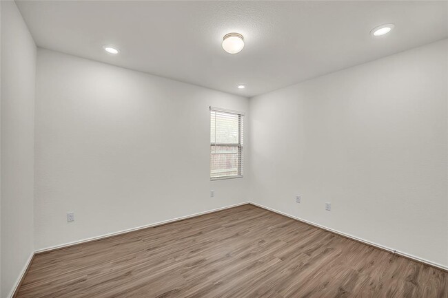 Building Photo - 119 Esparza Dr