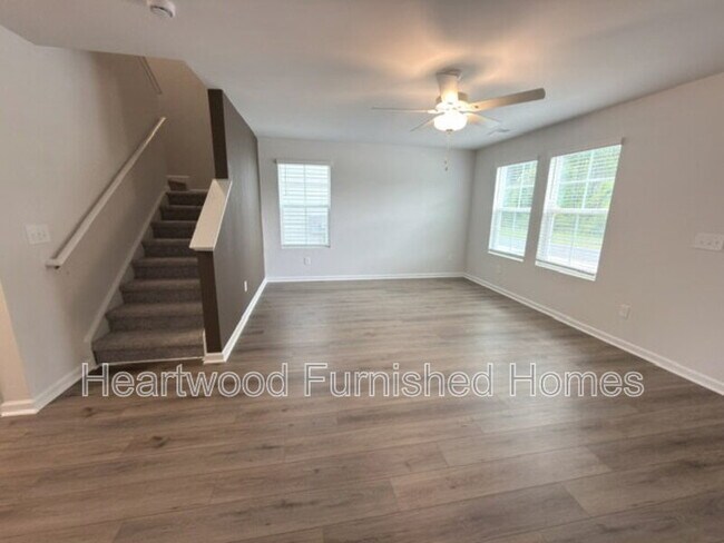 Building Photo - 807 Coburg Ln