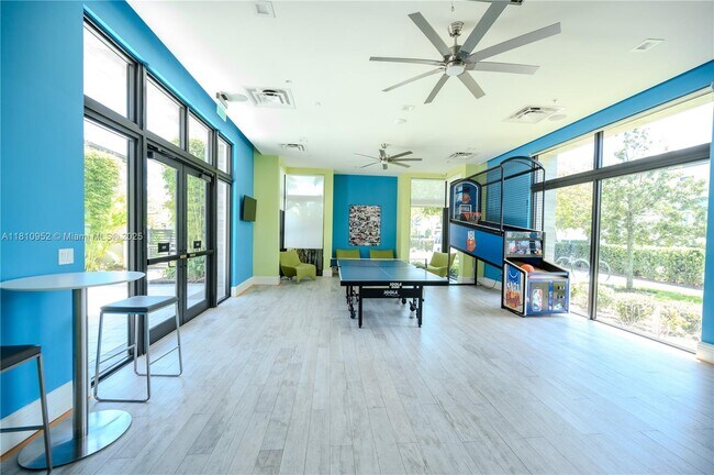 Building Photo - 4640 NW 84th Ave