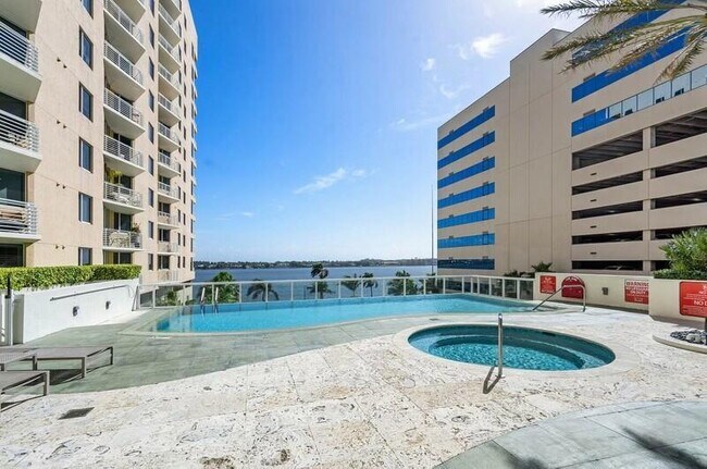 Building Photo - 1551 N Flagler Dr