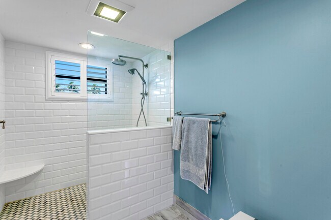 Building Photo - 16997 Waterbend Dr