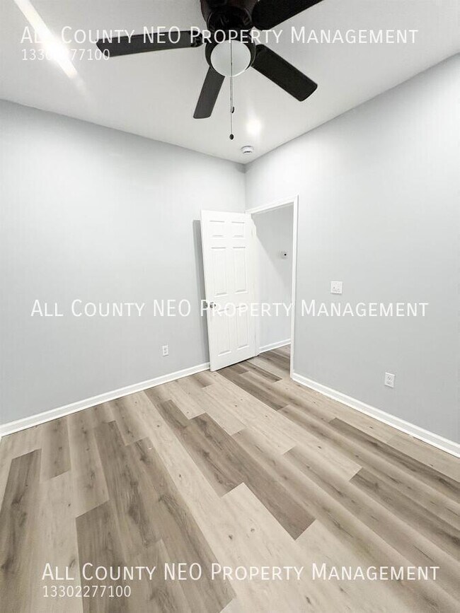 Building Photo - 2232 W 104th St