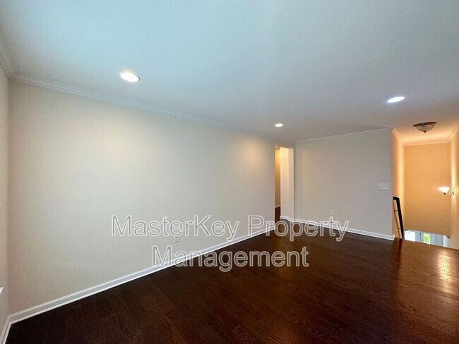 Building Photo - 761 McRae Rd