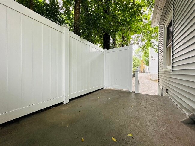 Building Photo - 227 R Western Ave