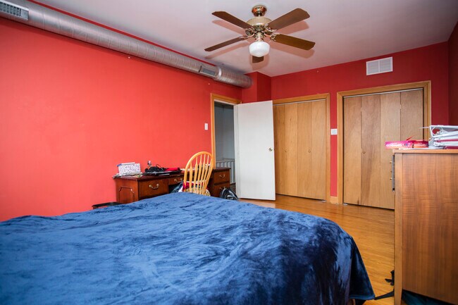 Building Photo - 421 E Carson St