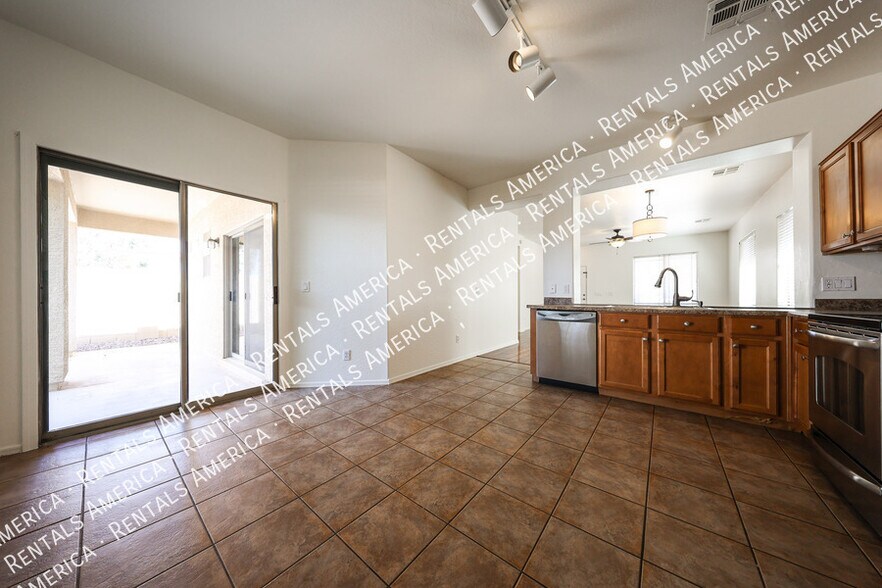 Building Photo - 2010 S Falcon Dr