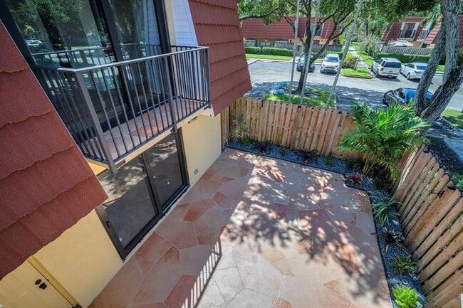 Building Photo - 9919 NW 6th Ct