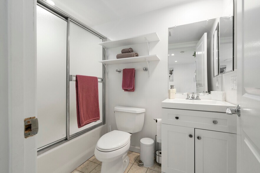 Building Photo - 821 Calle de Arboles