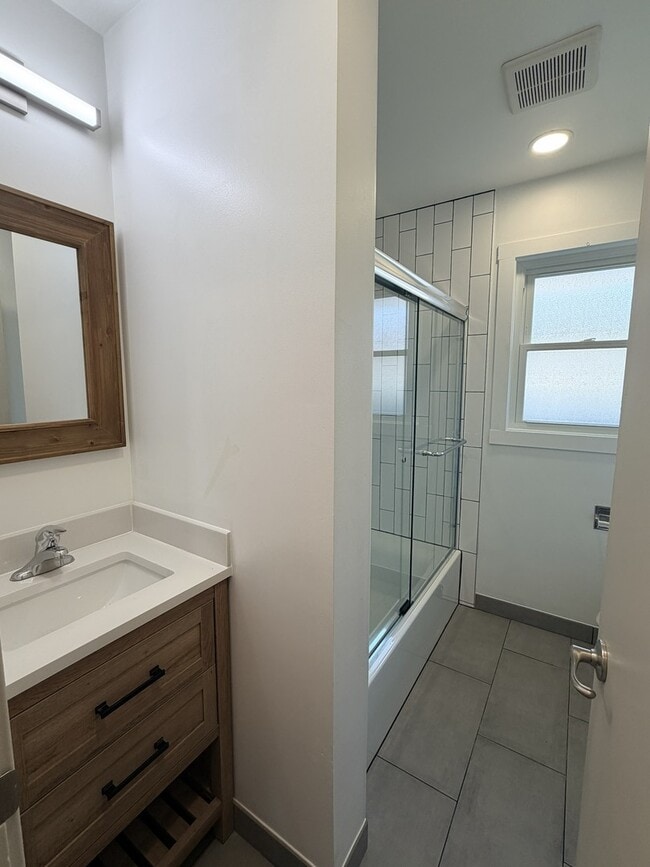 Building Photo - 624 Prairie Ave