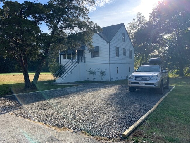 Building Photo - 611 Poplar St