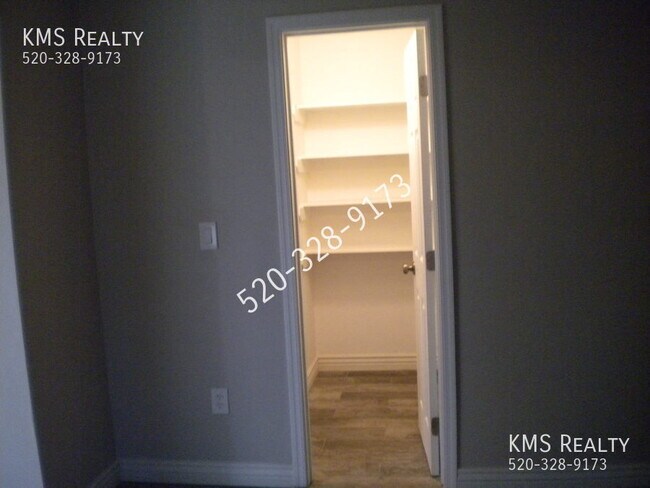 Building Photo - 2321 S Layton Pl
