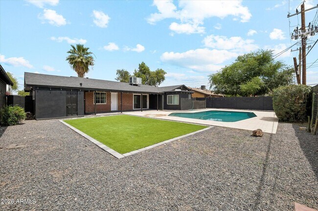 Building Photo - 1731 E Verde Ln