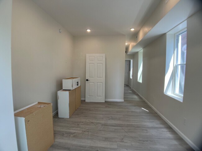 Building Photo - 1252 S 15th St