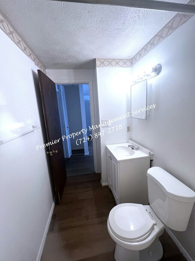 Building Photo - 453 McCleery St