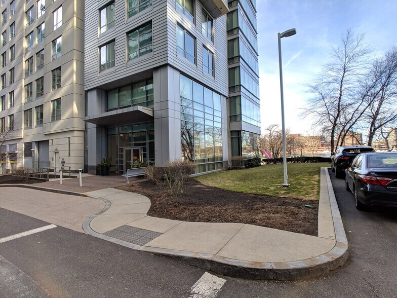 Building Photo - 175 Blossom St