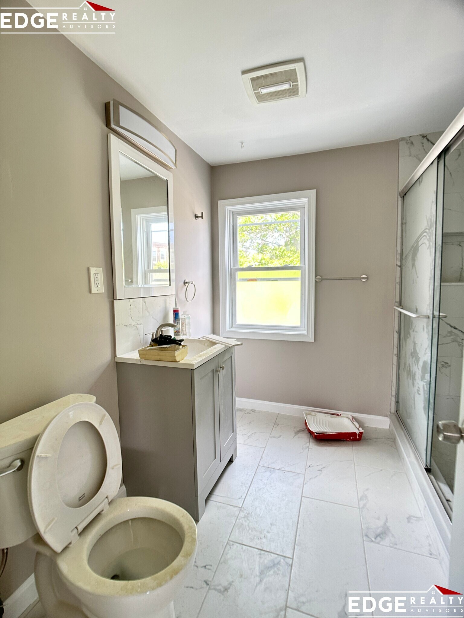 Building Photo - 16 Long Ave