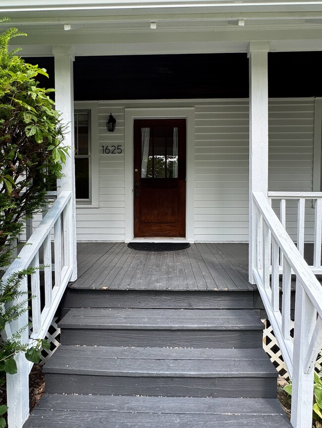 Building Photo - Spacious 4-Bedroom Home with 2 Kitchens | West Ann Arbor