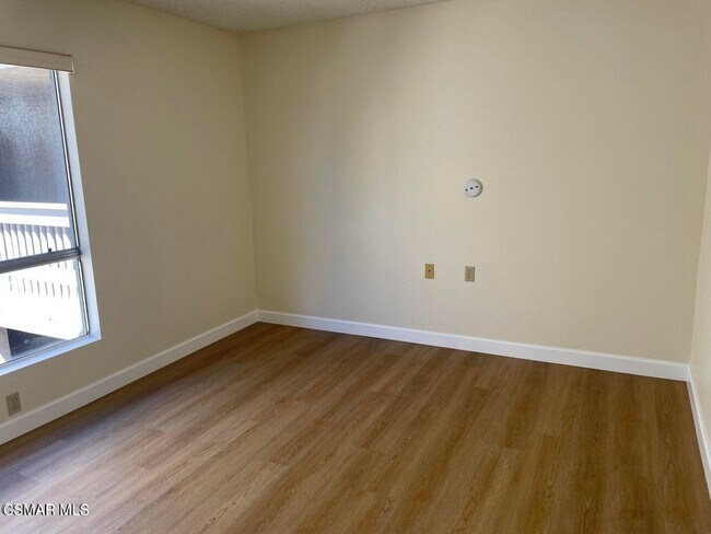 Building Photo - 286 Oak Leaf Dr