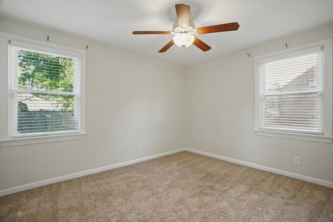 Building Photo - 144 W Randall Ave