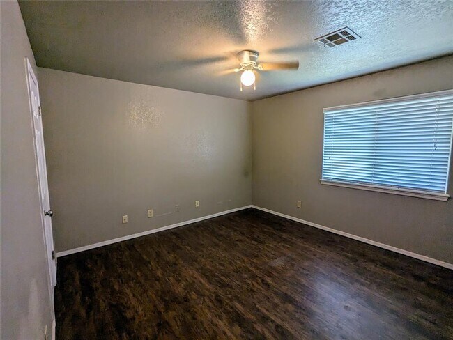 Building Photo - 1411 Concord Dr