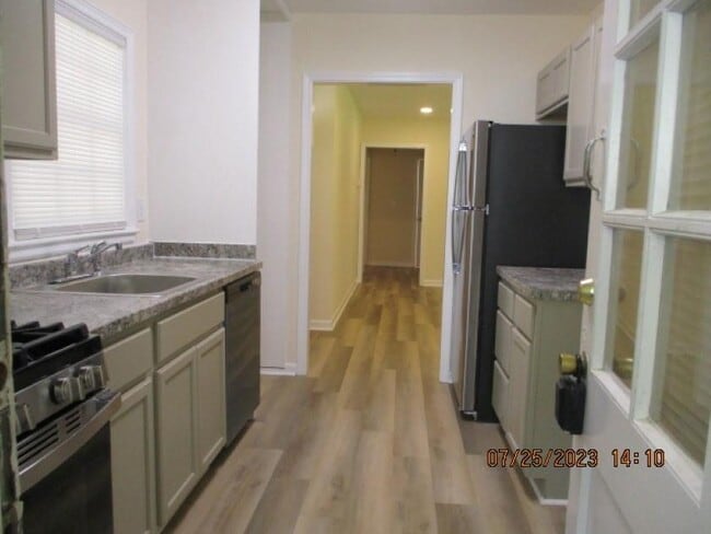 Building Photo - 2032 Rector Dr SW