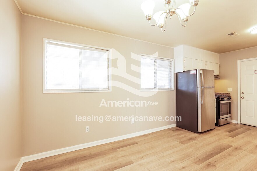 Building Photo - 2509 Parkway Dr