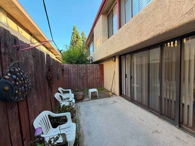 Building Photo - 1015 Arcadia Ave