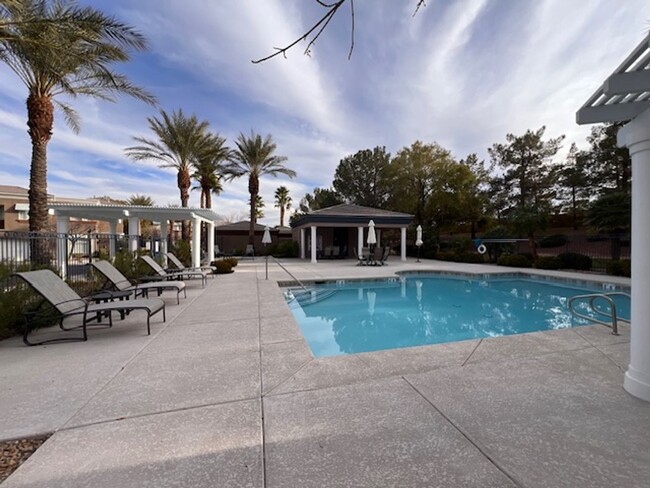 Building Photo - Condo on TPC Summerlin golf course! $2400/...