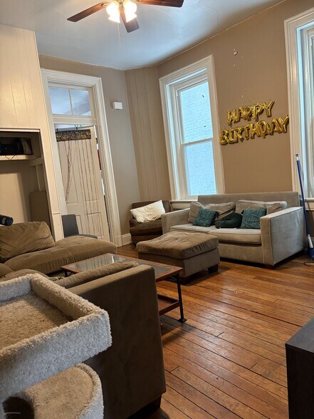 1st Floor Living Rm - 2235 Victor St