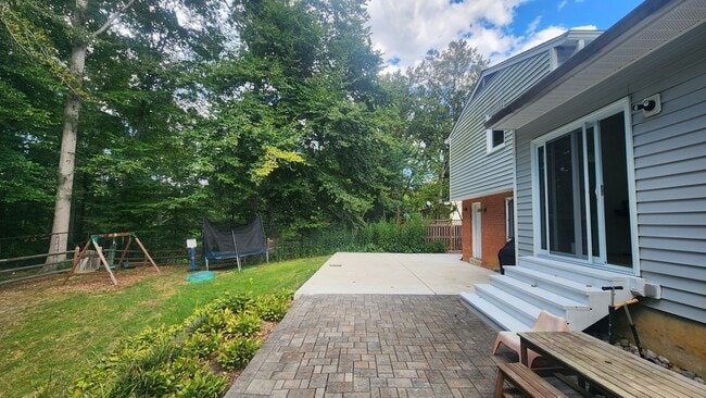 Building Photo - Wonderfully Updated Home On the Edge of Po...