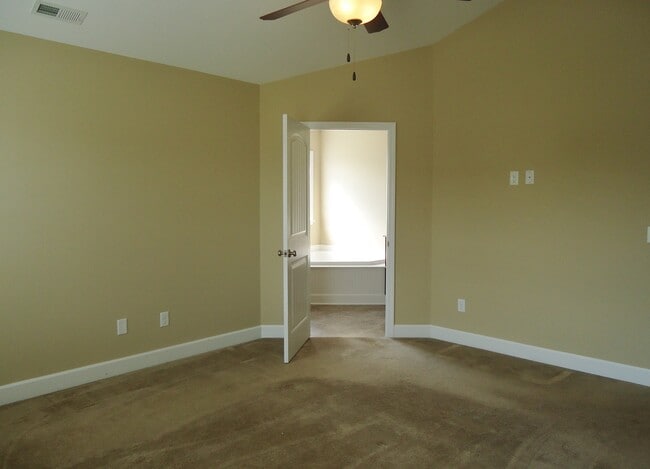 Building Photo - 108 Preswick Dr
