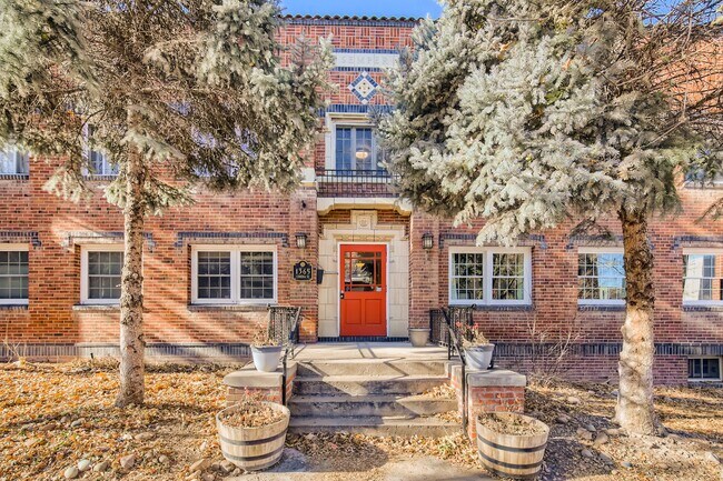 Front of Buliding - 1365 N Corona St