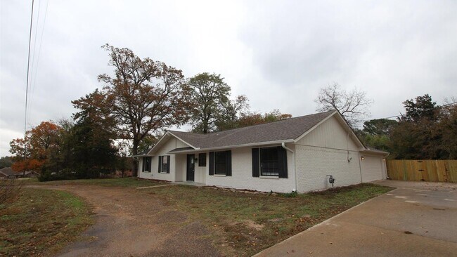 Building Photo - 15711 Echo Glen Dr