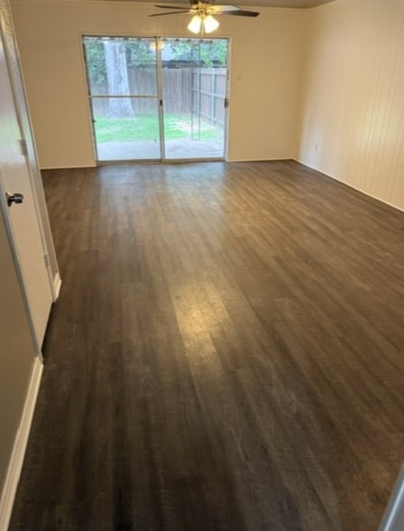 Building Photo - 1806 Camelot Cv
