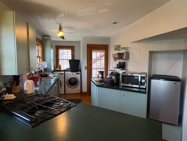 Building Photo - 1446 Cambridge St