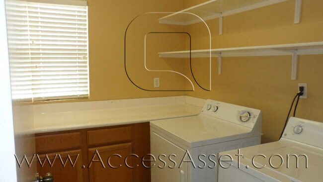 Building Photo - Stunning 3 Bed/ 2.5Bath Beaumont Home!