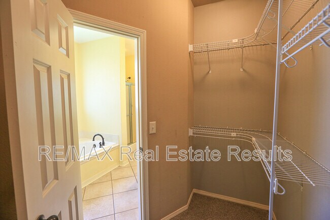 Building Photo - 3104 SW Tunica Ave