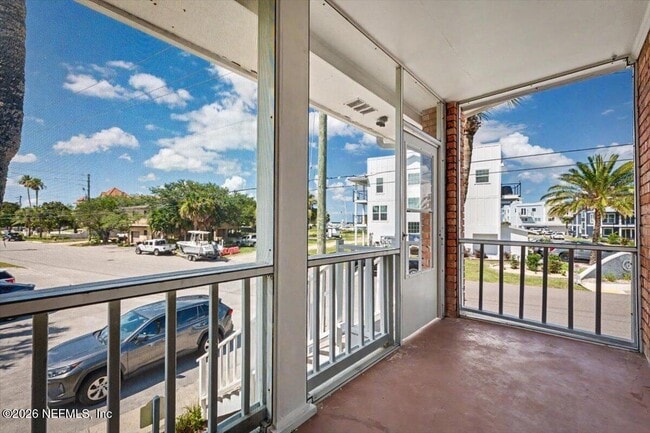 Building Photo - 22 Comares Ave